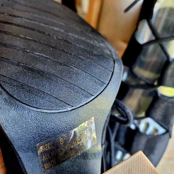 Charlotte Russe Peep Toe Lace up Stacked Heels - Picture 4 of 10